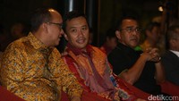 Pemberian bonus dilakukan oleh Menpora, Imam Nachrawi dan Ketua Umum PABBSI, Rosan P Roslani kepada kedua atlet.