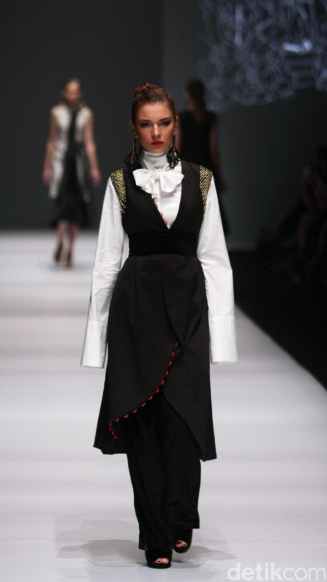 Koleksi Busana Major Minor MAHA di Jakarta Fashion Week 2017. Senayan City. Jakarta. [Foto: Mohammad Abduh/Wolipop]