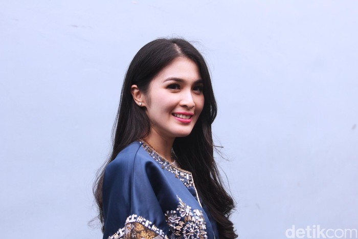 Sandra Dewi: Kado Natal terbaik adalah Suami