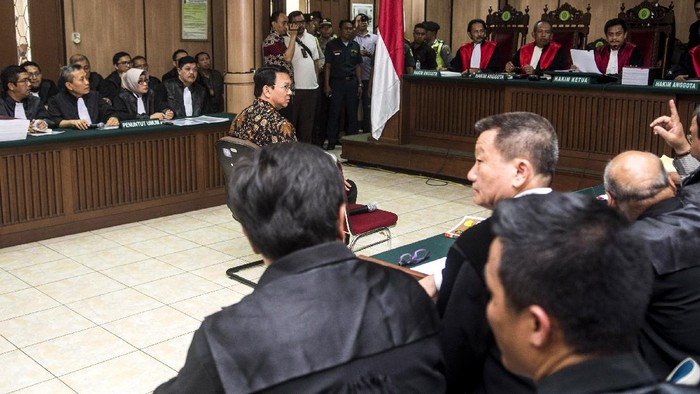 Pengacara Ahok Protes Pengamanan, Sempat Dijemur Sebelum Masuk Sidang