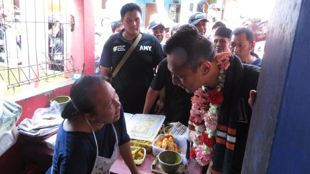 Agus sapa warga Cempaka Putih 