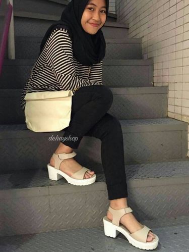 Foto: Gaya Hijab Kasual Si Manis Putri Mendiang Uje, Adiba Khanza Az-Zahra