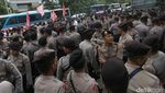 Begini Aksi Pendukung Ahok Saat Sidang
