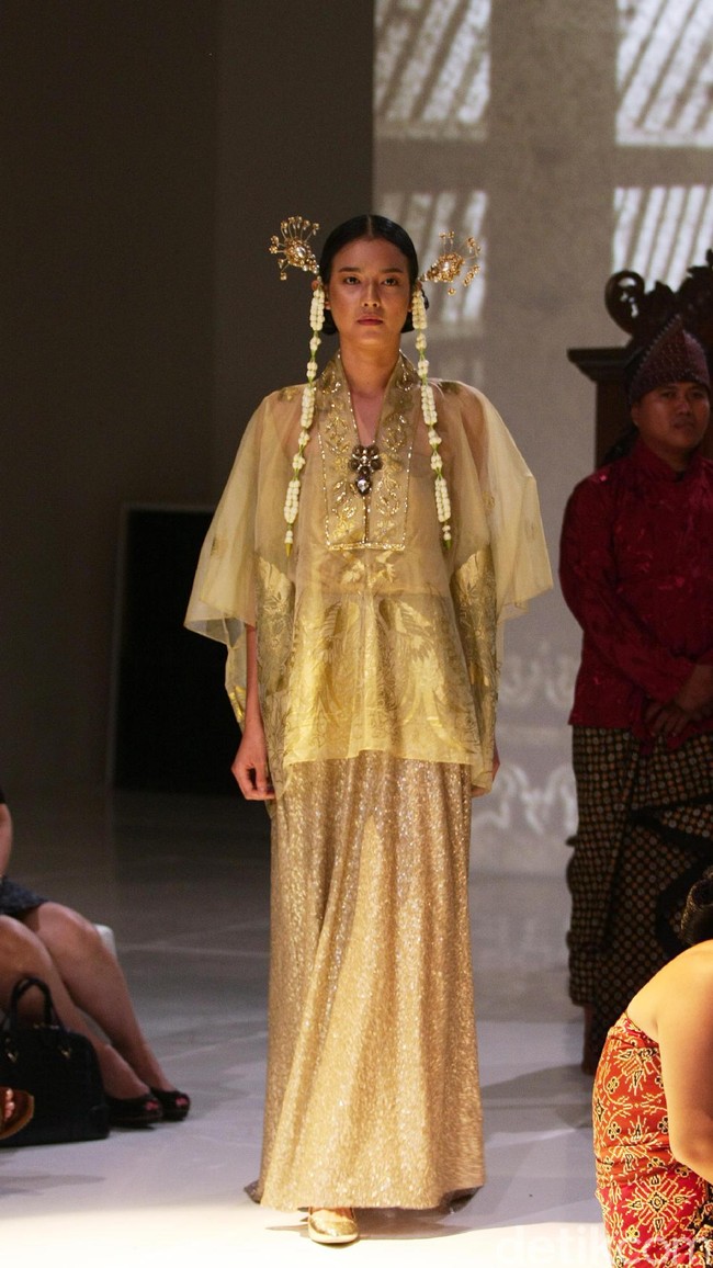 Koleksi Era Soekamto mengangkat tema Asmaradhana di IPMI Trend Show 2017. The Hall Lt.8. Senayan City. Jakarta. [Foto: Mohammad Abduh/Wolipop]