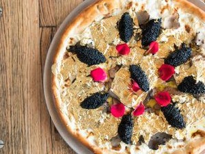 Pizza Bertabur Serpihan Emas 24 Karat Ini Harganya Rp. 26 Juta