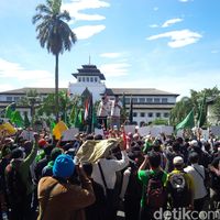 Massa Persis Jabar Longmarch Protes Tragedi Kemanusiaan di Aleppo Suriah