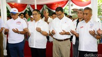 Acara tersebut merupakan konsolidasi dan evaluasi relawan Anies-Sandi yang diketuai Boy Sadikin.