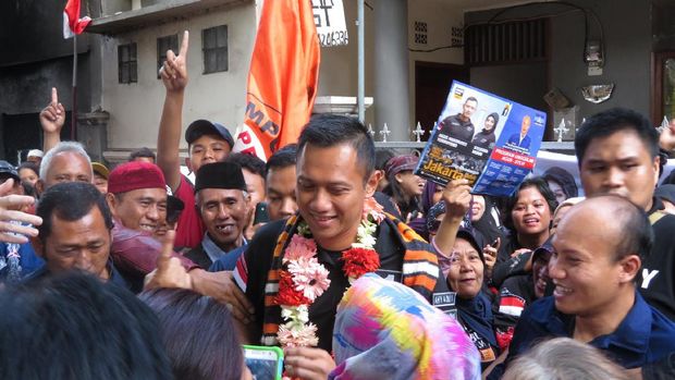 Agus sapa warga Cempaka Putih 