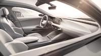 Namun di interiornya, mobil ini tidak kalah dengan sedan mewah pabrikan Jerman itu.