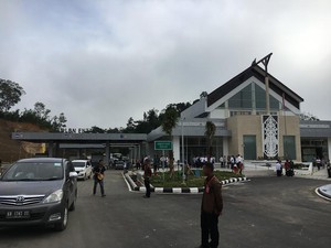 Jokowi: Kata Menteri PU, PLBN Entikong 5 Kali Lebih Baik dari Malaysia