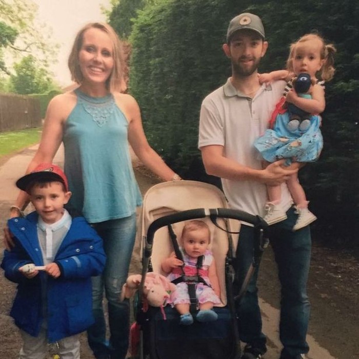 Duka Keluarga di Inggris yang Kedua Putrinya Diserang Penyakit Langka