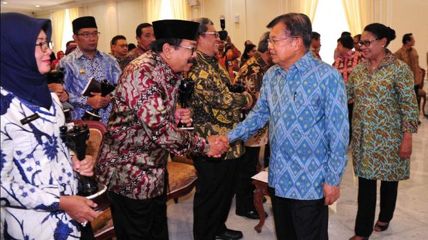 Pacu Partisipasi Perempuan, Gubernur Jatim Diganjar Anugerah Parahita Ekapraya