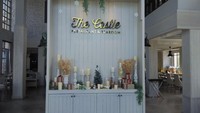 Untuk restorannya, ada Castle Restaurant dan Tea Room yang bisa disambangi traveler. Suasananya sangat cozy dan asyik untuk bersantai sambil menikmati makanan lezat yang disajikan restoran tersebut (Pasti/detikTravel)