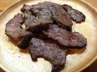 Mouton: Empuk Gurih <i>Lamb Chop</i> dan <i>Tenderloin Slice</i> dengan 7 Pilihan Saus Celupan