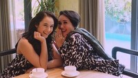 Kedekatan Chelsea Islan dan sang bunda. (Dok. Instagram/chelseaislan)