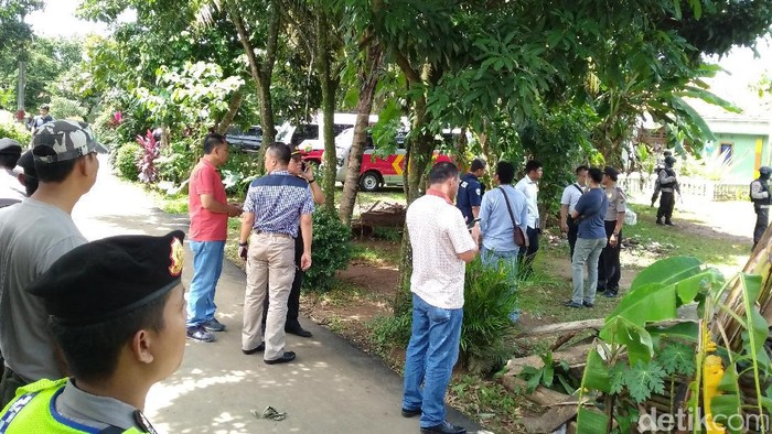 3 Terduga Teroris Tewas, 3 Ambulans Berjaga di Lokasi Bom Tangsel