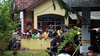 Begini kondisi terkini lokasi penggerebekan bom aktif yang ditemukan di rumah warga di Kelurahan Babakan, Kecamatan Setu, Tangerang Selatan, Rabu (21/12/2016).