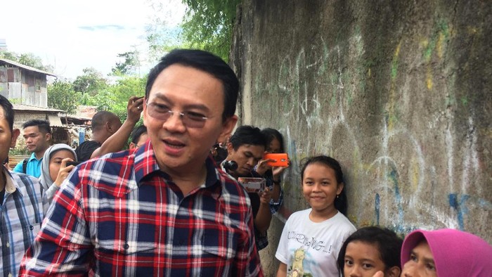 Adiknya Dituduh Sebagai Notaris Bukan Pengacara, Ahok: Itu Fitnah