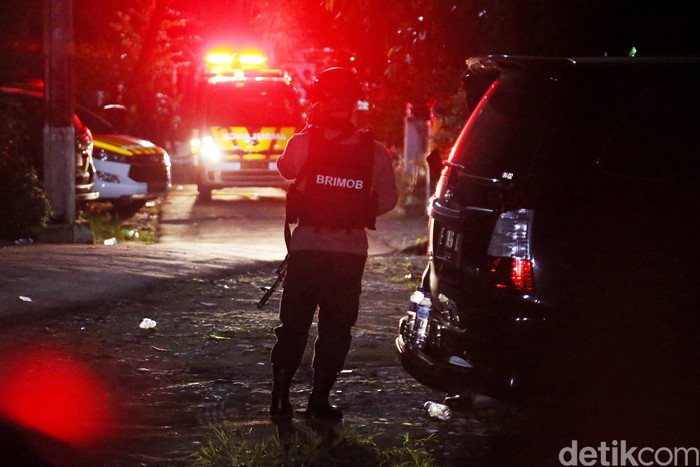 Polisi Sita Barang Bukti dari Rumah Istri Terduga Teroris Tangsel