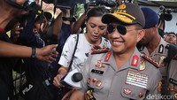 Kapolri Jenderal Tito Karnavian tiba di lokasi penggerebekan di Kampung Curug, Kelurahan Babakan, Kecamatan Setu, Tangerang Selatan, Rabu (21/12/2016).