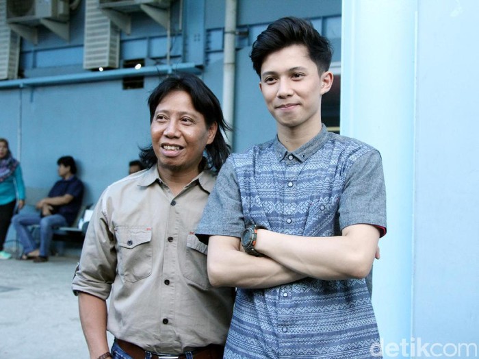 Mastur dan putranya, Ahmad Saiful saat ditemui di Studio Trans TV.