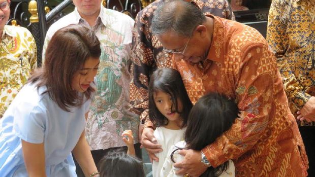 Darmin Rayakan Ultah ke-68 Bersama Cucu