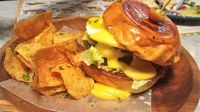 Thai Chili Chicken hingga Burger Disajikan untuk Meriahkan Natal dan Tahun Baru
