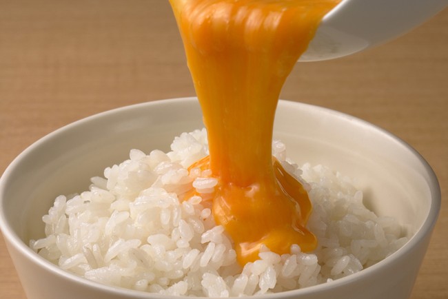Punya Semangkuk Nasi dan Satu Butir Telur? Yuk, Bikin Tamago Kake Gohan!