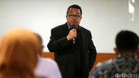 Seminar ini membahas wacana pembuatan BUMN Holding.