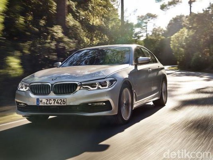 BMW 530e, Mobil Hybrid dengan Performa Tinggi
