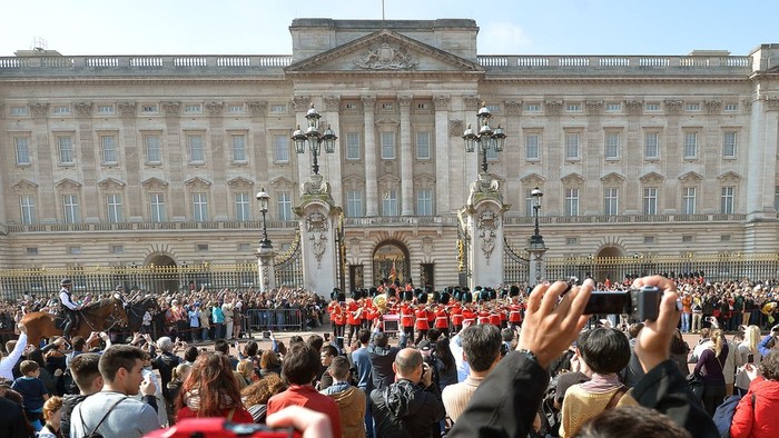 Dampak Serangan Berlin, Jalan di Sekitar Istana Buckingham Ditutup