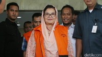 Dalam kasus ini, Siti diduga menerima Mandiri Travellers Cheque senilai Rp 1,375 miliar dalam pengadaan alat kesehatan.