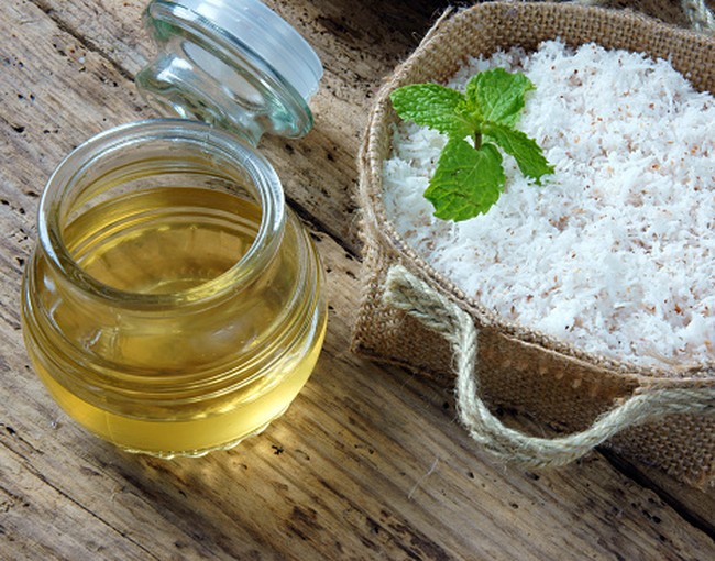 Ini 4 Manfaat Minyak Kelapa Murni Untuk Si Kecil