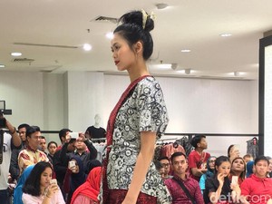 Ivan Gunawan Angkat Pesona Batik Kudus untuk Busana Natal dan Tahun Baru