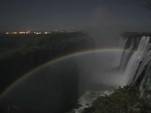 Aneh Tapi Nyata, Wisata Malam Melihat Pelangi