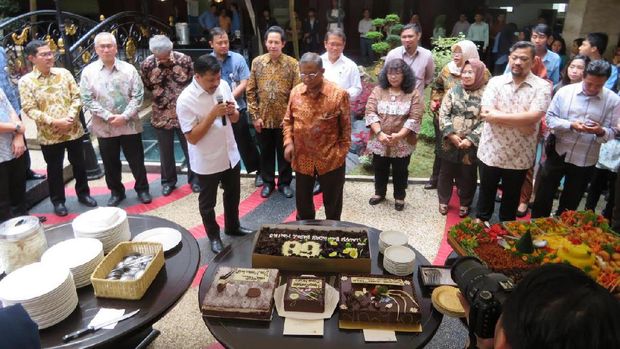 Darmin Rayakan Ultah ke-68 Bersama Cucu