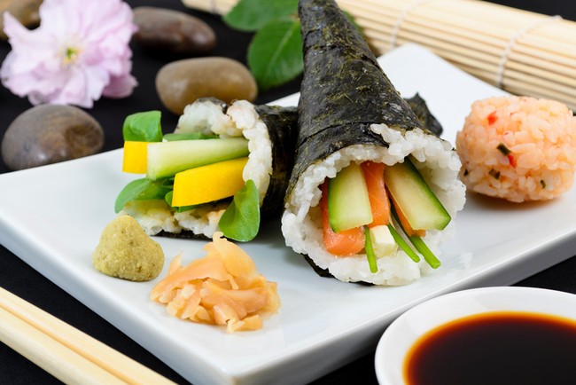 California Hand Roll dan Inari Sushi yang Lezat Mudah Dibuat Sendiri