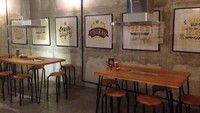 Restoran Mouton Slice & Grill punya andalan menu domba panggang. Berawal dari Bandung, restoran berekspansi ke Jakarta, Jogjakarta hingga Medan. Salah satu cabang ada di Kebayoran Baru.
