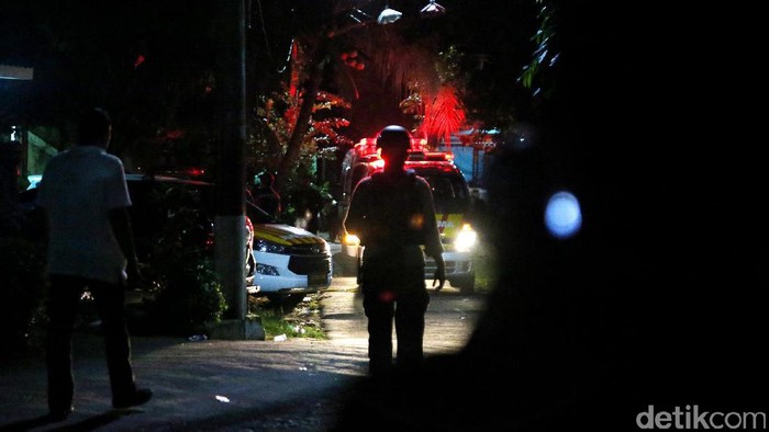 Polisi Sita Bom Rakitan dan Senapan Angin dari 2 Terduga Teroris