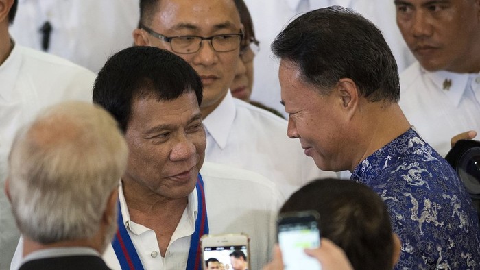 Presiden Duterte Ditawari China Peralatan Militer Gratis Rp188 Miliar
