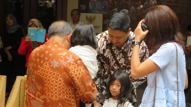 Darmin Rayakan Ultah ke-68 Bersama Cucu