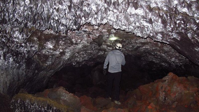 Gua di Islandia Ini Dijuluki Sebagai Neraka Beku, Ini Sebabnya