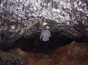 Gua di Islandia Ini Dijuluki Sebagai Neraka Beku, Ini Sebabnya