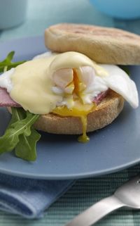 Dengan <i>Egg Benedict</i> Siap Masak Ini Bisa Sajikan Telur dengan Kuning Telur Leleh Sempurna