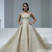 Koleksi Yogie Pratama mengusung tema Gilead di IPMI Trend Show 2017. The Hall Lt.8, Senayan City. Jakarta. [Foto: Mohammad Abduh/Wolipop]