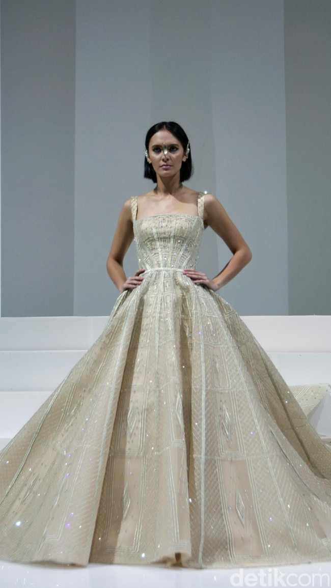 Koleksi Yogie Pratama mengusung tema Gilead di IPMI Trend Show 2017. The Hall Lt.8, Senayan City. Jakarta. [Foto: Mohammad Abduh/Wolipop]