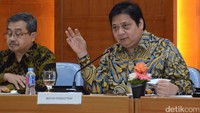 Airlangga menyebut bidang jasa di bidang industri turut memberikan kontribusi terhadap PDB. Sektor perdagangan besar dan eceran, reparasi mobil dan sepeda motor memberikan kontribusi terhadap PDB sebesar 12,97%.