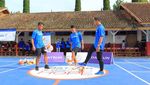 Girangnya Anak SD Main Bola Bareng Persib