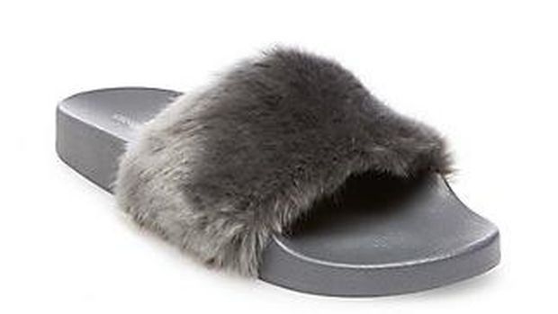 Editor's Choice: 5 Sepatu Stylish yang Pantas Dipadukan dengan Legging