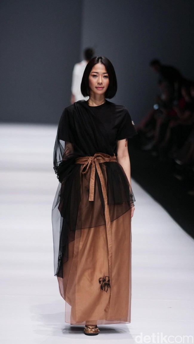 Fbudi by Felicia Budi mengangkat tema anak for Dewi Fashion Knight di Jakarta Fashion Week 2017. Senayan City. Jakarta. [Foto: Mohammad Abduh/Wolipop]